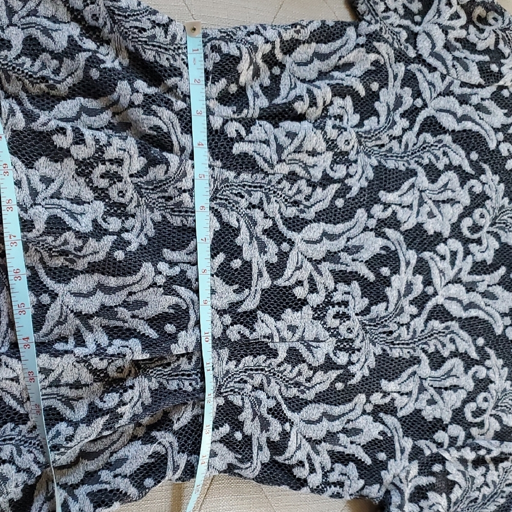 Ann Taylor Elegant Black and Gray Floral Women's Top - Picture 14 of 15